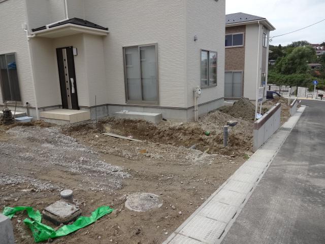 Local photos, including front road. Local (10 May 2013) Shooting