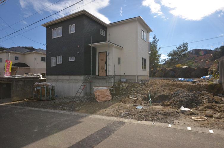 Local photos, including front road. Building 3 November 29, current Preview available