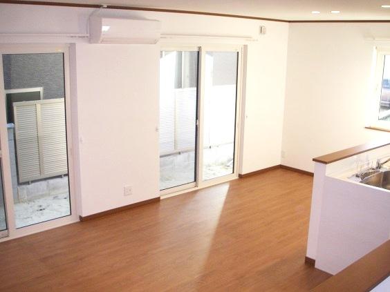 Same specifications photos (living)