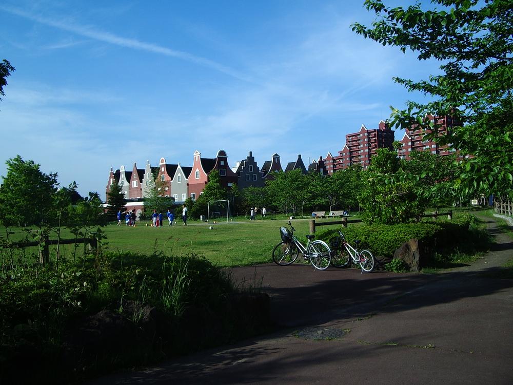 park. Nishikigaoka to Central Park 880m