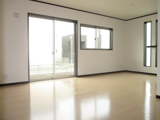 Same specifications photos (living)