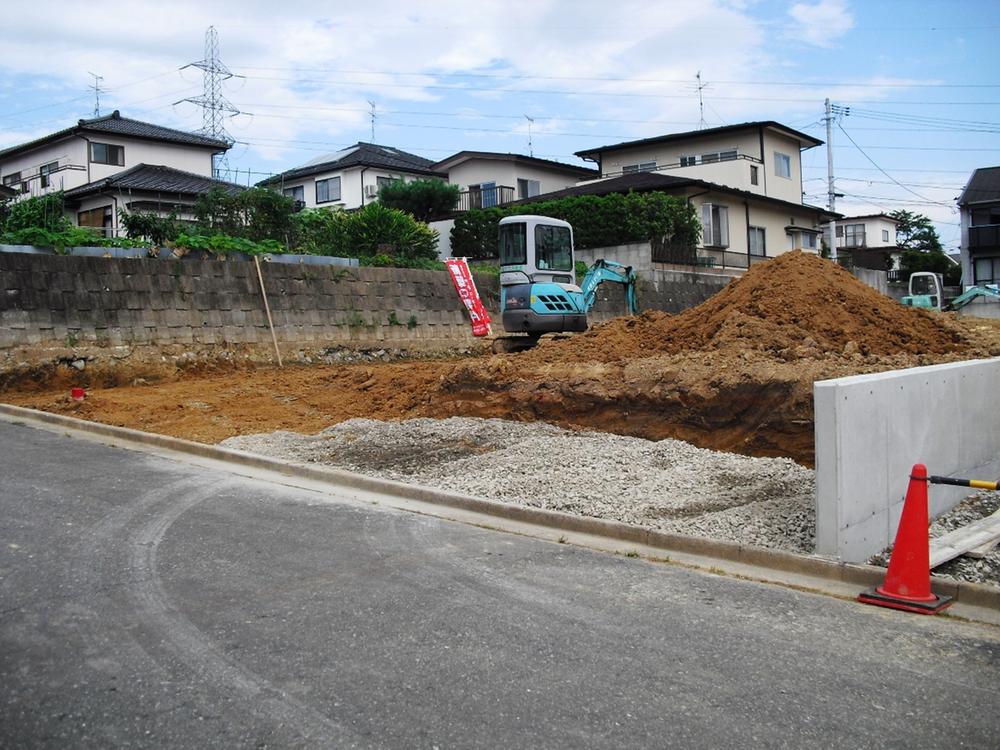 Local photos, including front road. 2013 August shooting