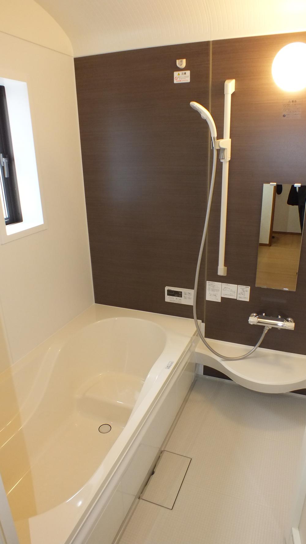 Bathroom. ● same specifications ● Hot water is less likely to cool down "Raku Eco-tub" ☆ System bus bathing fun