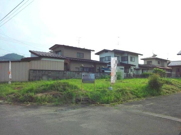 Local photos, including front road. Local (August 2013) Shooting