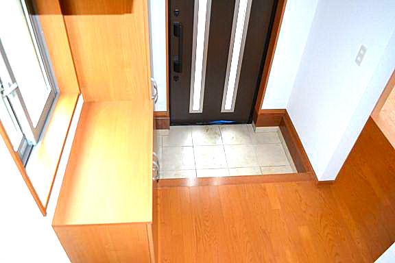 Entrance. Same specifications Shoes cloak