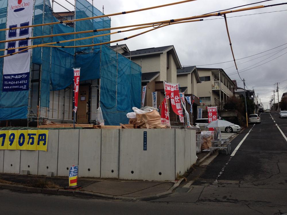 Local photos, including front road. Frontal road