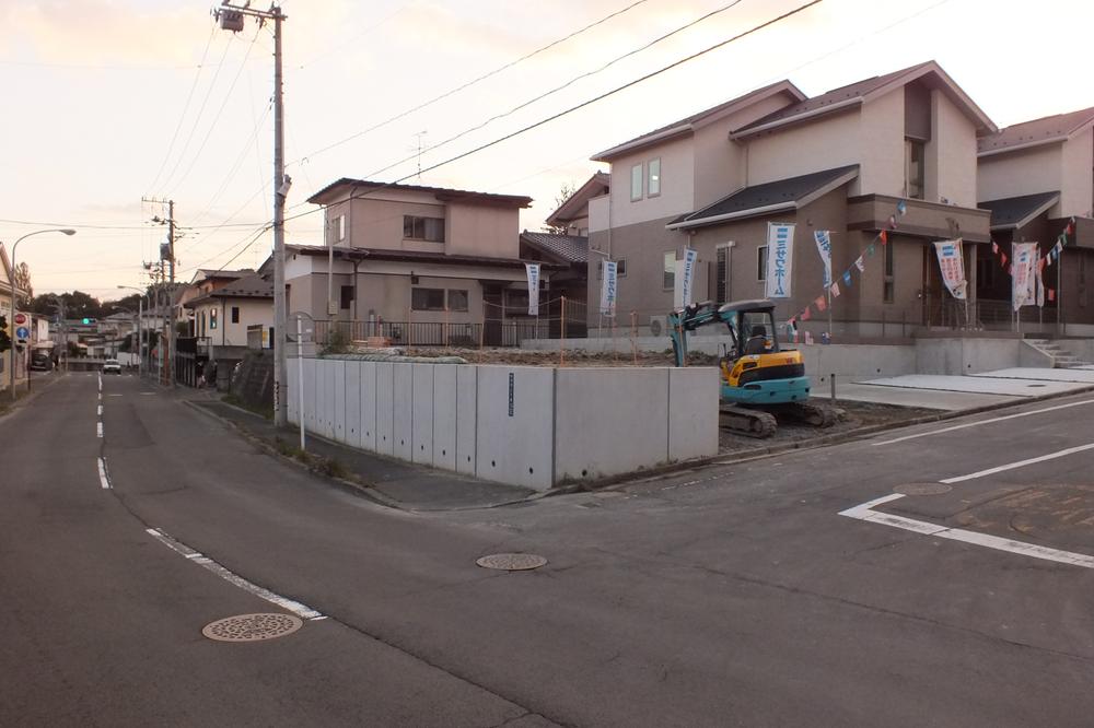 Local photos, including front road. Local (10 May 2013) Shooting