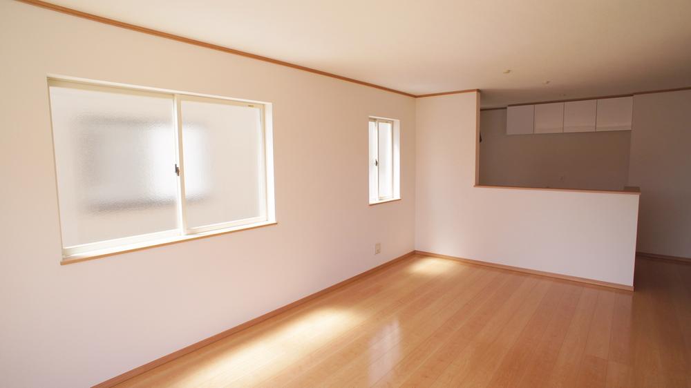 Same specifications photos (living)