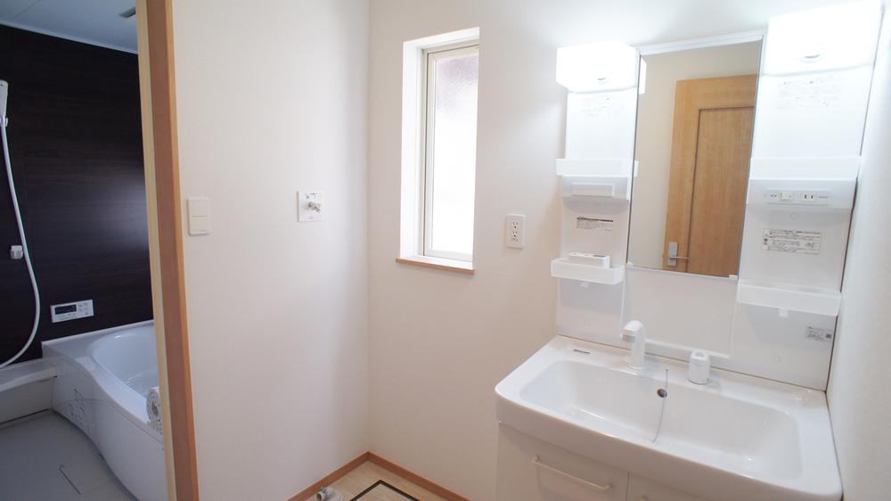 Wash basin, toilet. Wash basin ・ Washroom Same specification example