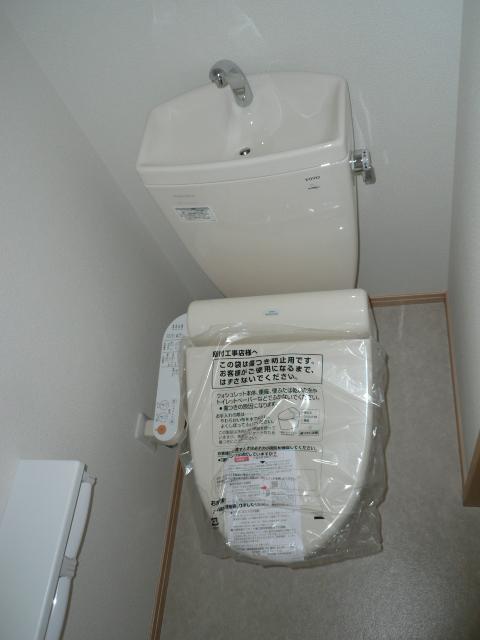 Toilet. ● same specifications ●