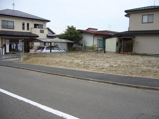 Local photos, including front road. Local Photos