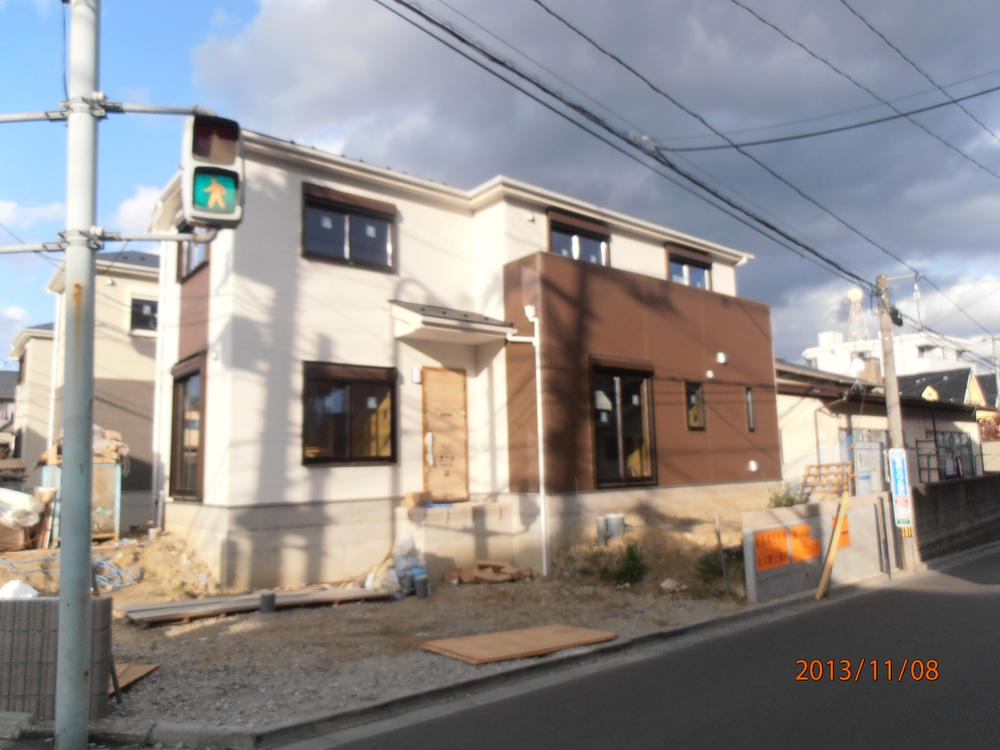 Local photos, including front road. Local (11 May 2013) Shooting