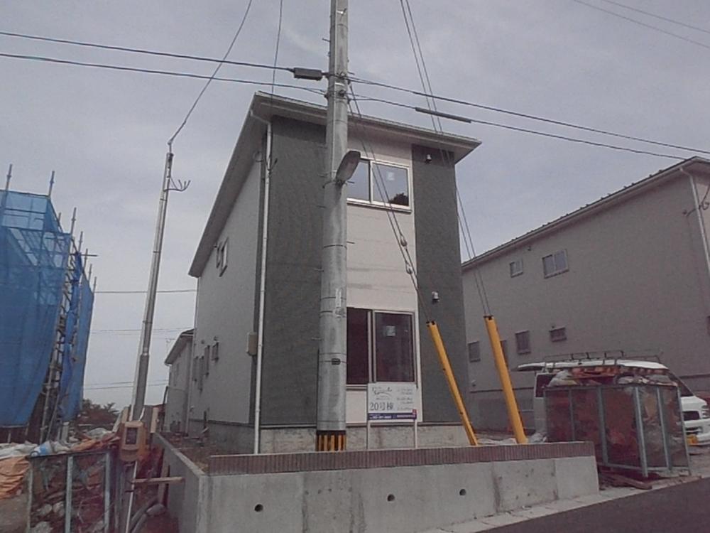 Local photos, including front road. Local (10 May 2013) Shooting