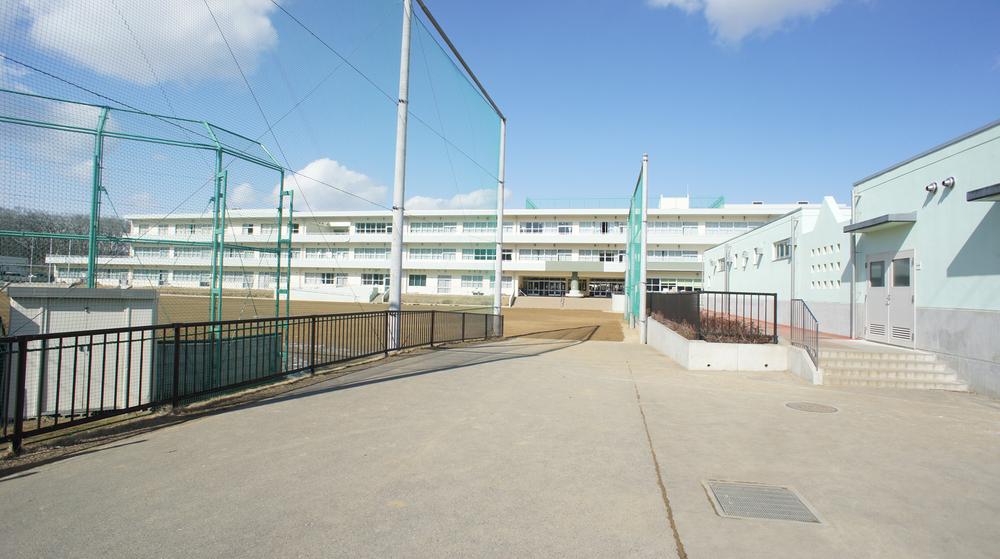 Primary school. Aiko until elementary school 2220m