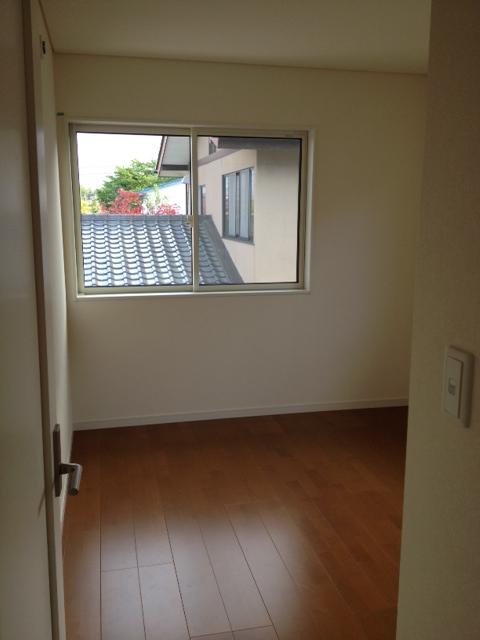 Non-living room. Local (May 2013) Shooting