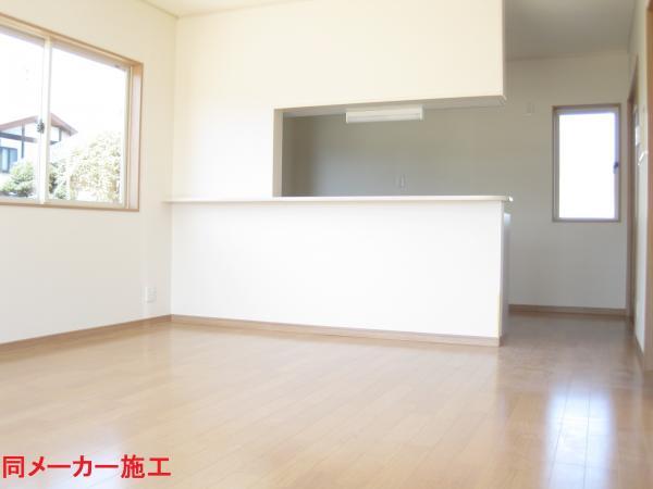 Same specifications photos (living)