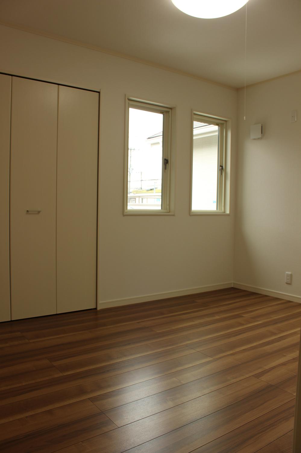 Same specifications photos (Other introspection)