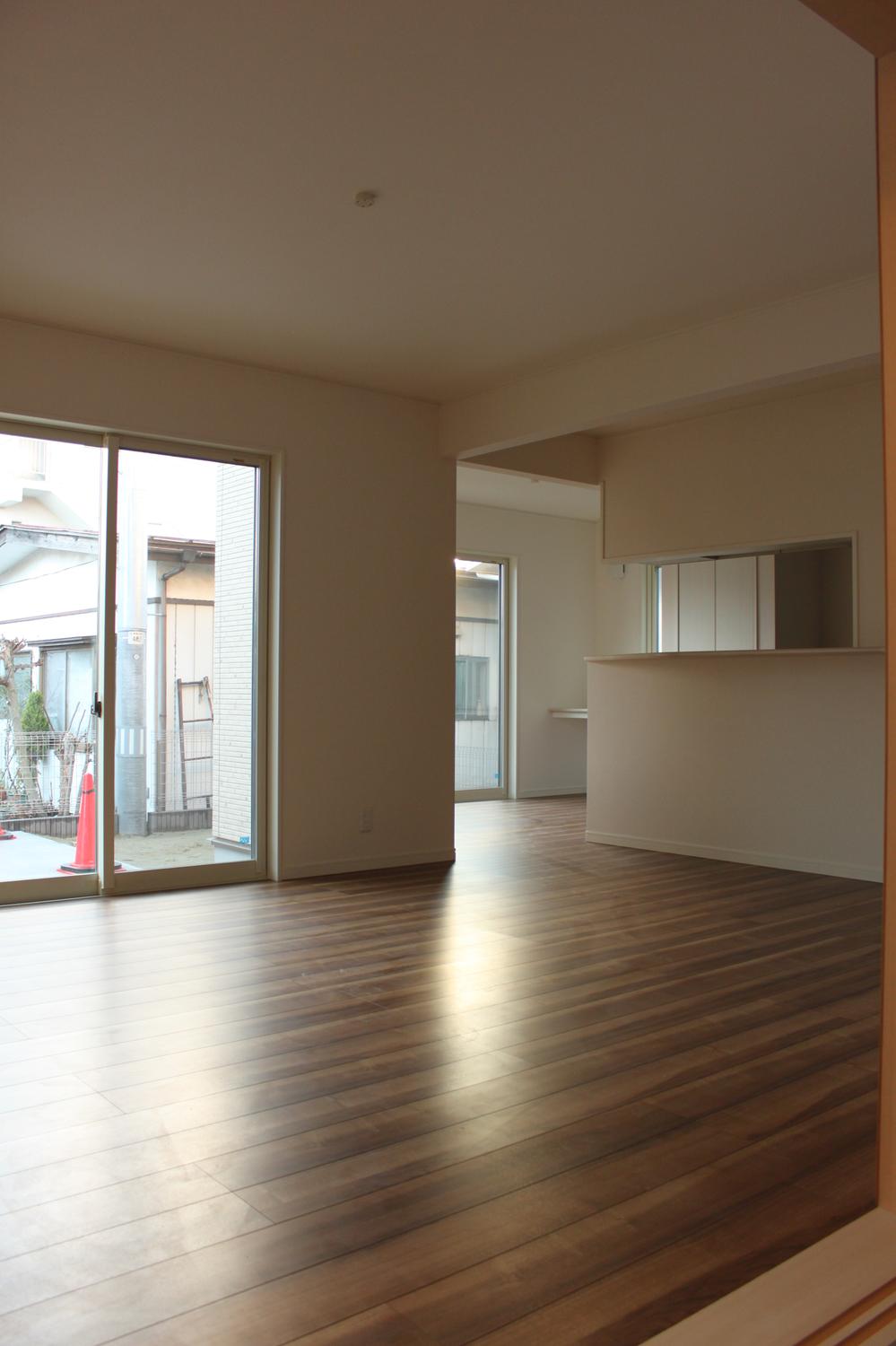 Same specifications photos (living)