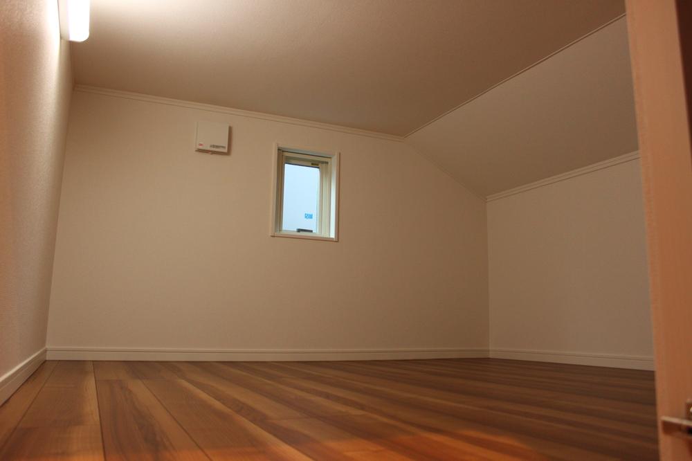 Same specifications photos (Other introspection). Attic storage Same specification example