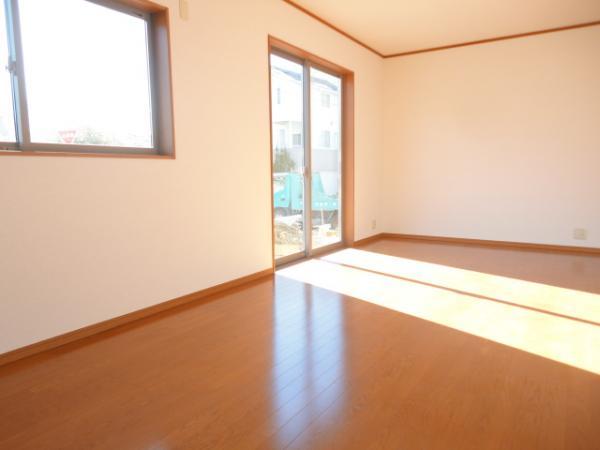 Same specifications photos (living)