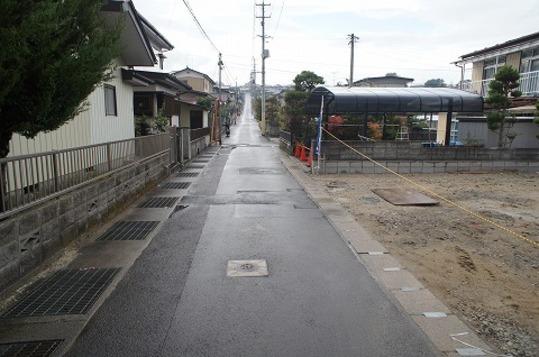 Local photos, including front road. Frontal road