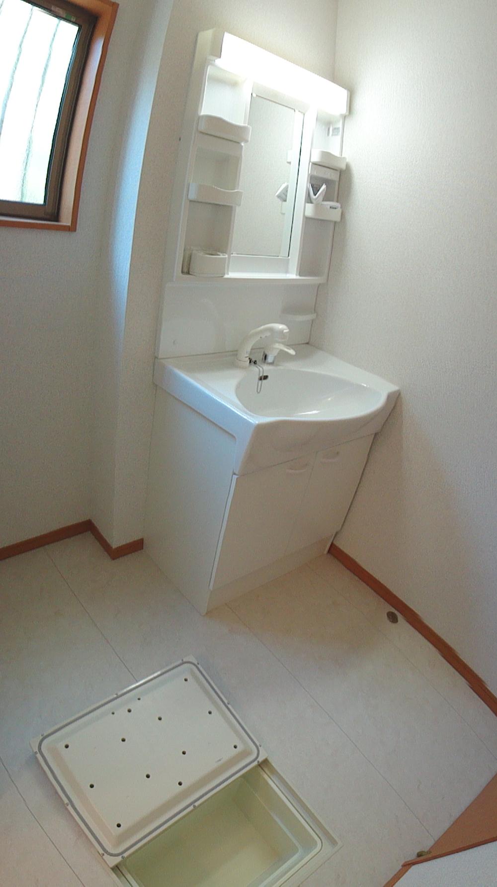 Wash basin, toilet. Indoor (12 May 2013) Shooting