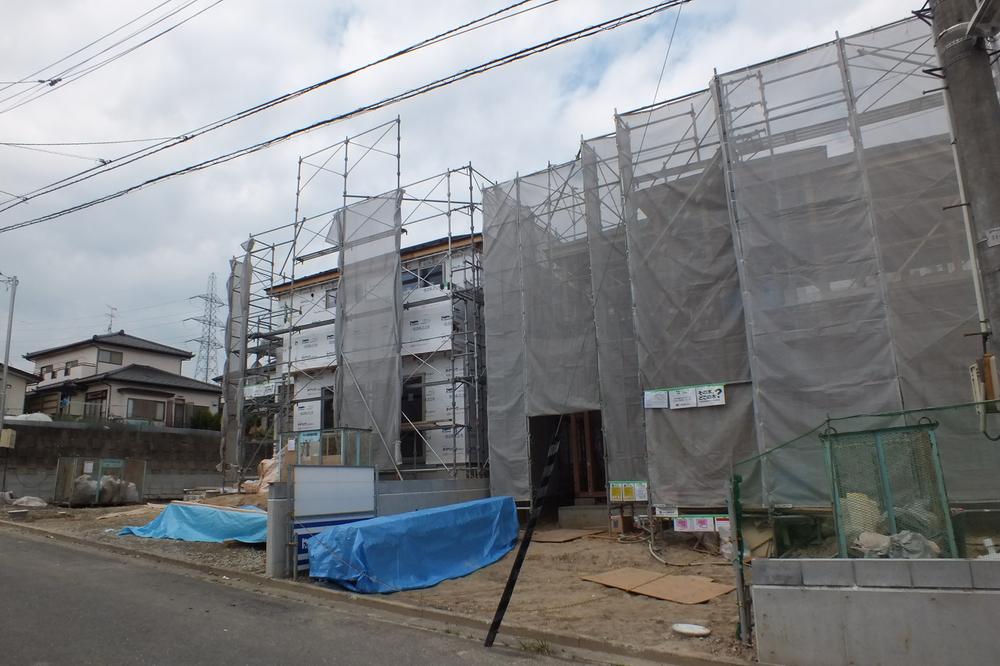 Local photos, including front road. Local (11 May 2013) Shooting