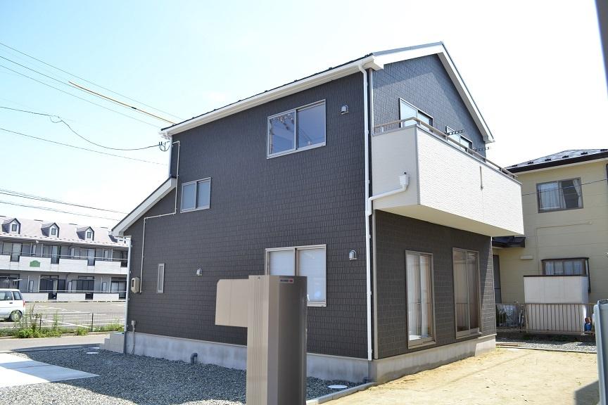 Rendering (appearance). Same specifications