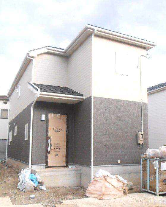 Local photos, including front road. (2) Building: local (11 May 2013) Shooting