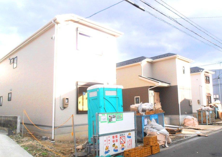 Local photos, including front road. Local (11 May 2013) Shooting