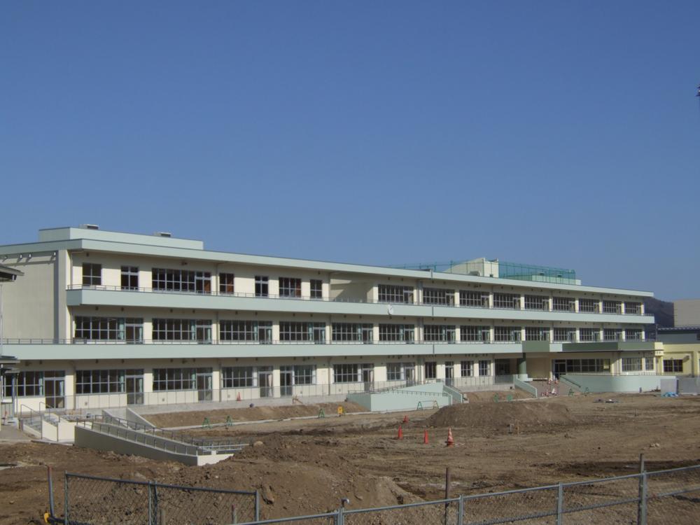 Primary school. Aiko until elementary school 1410m