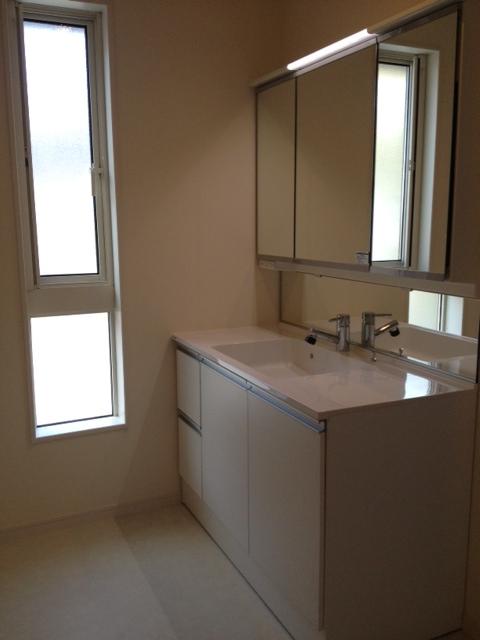 Wash basin, toilet. Room (May 2013) Shooting