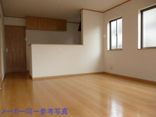 Same specifications photos (living)