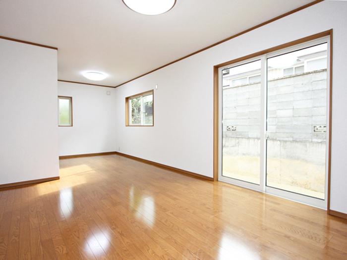 Same specifications photos (living). Same specifications photos (LDK)