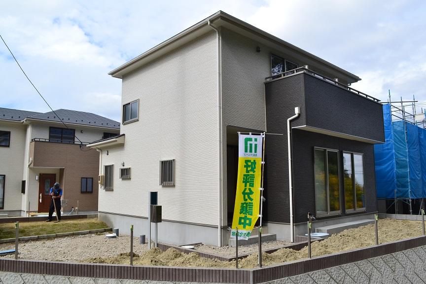 Local appearance photo. 1 Building