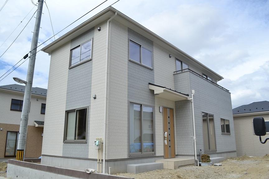 Local appearance photo. 4 Building