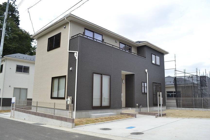 Local appearance photo. 7 Building