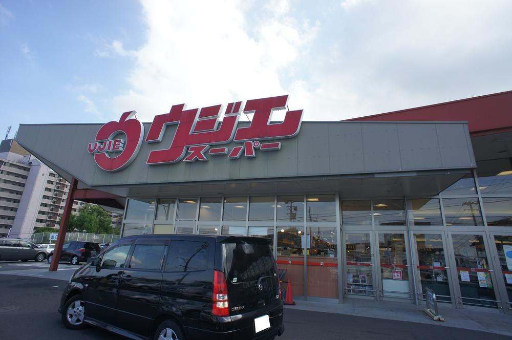 Supermarket. Ujie 970m to Super Zhongshan shop