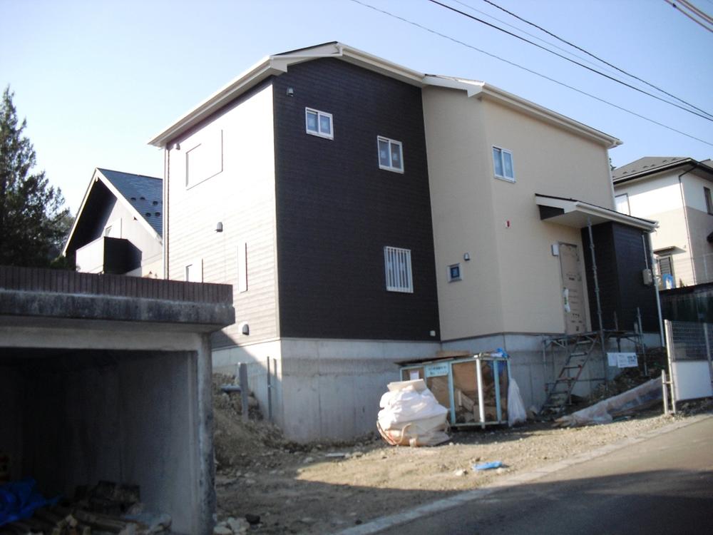 Local photos, including front road. Parking spaces are available 4 cars.