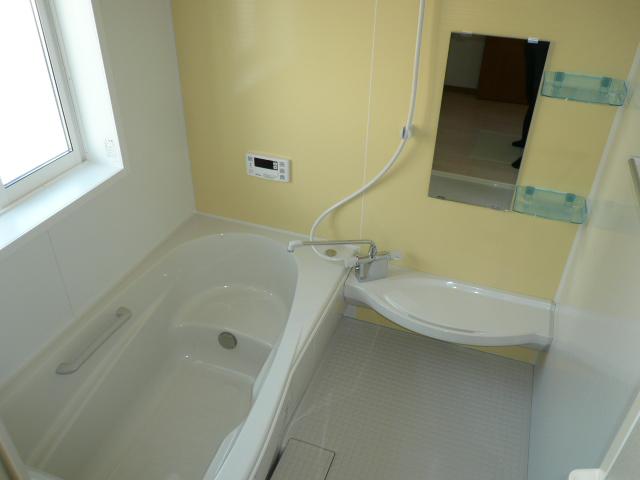 Bathroom. ● same specifications ● automatic water filling, Keep warm, Yesterday marked with semi Otobasu reheating ☆ Sitz bath can also enjoy tub with bench ☆ Floor good mosaic pattern floor-drained ☆