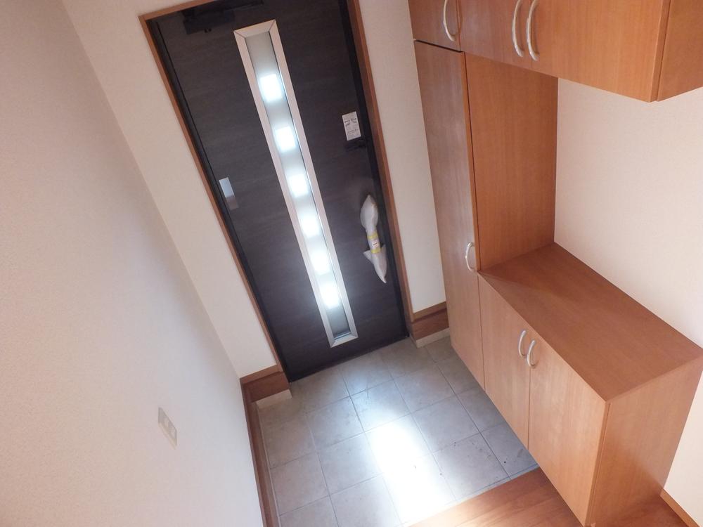 Entrance. ● same specifications ●