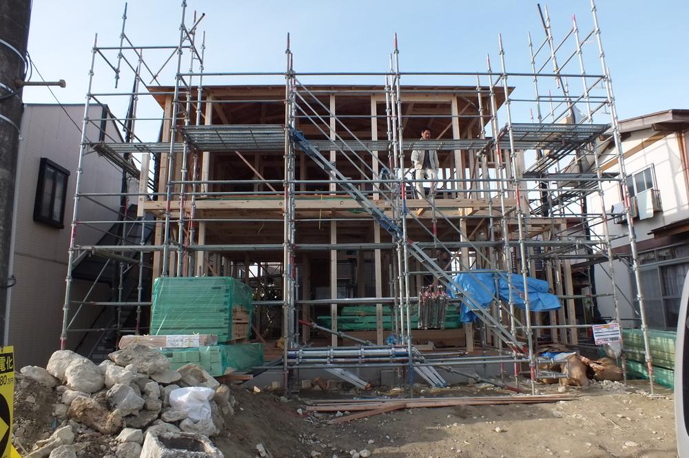 Local appearance photo. Local (12 May 2013) Shooting