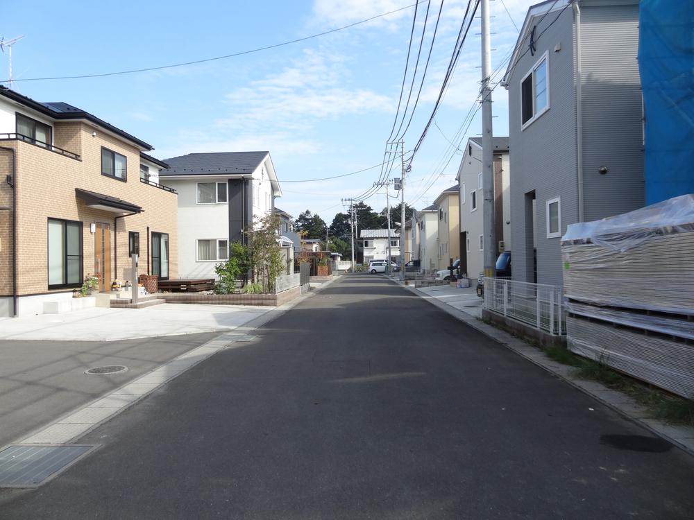 Local photos, including front road. Local (10 May 2013) Shooting