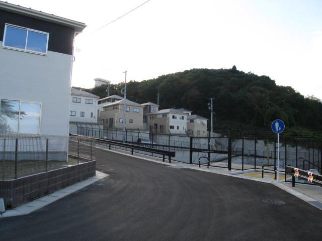 Local photos, including front road. Local (10 May 2013) Shooting