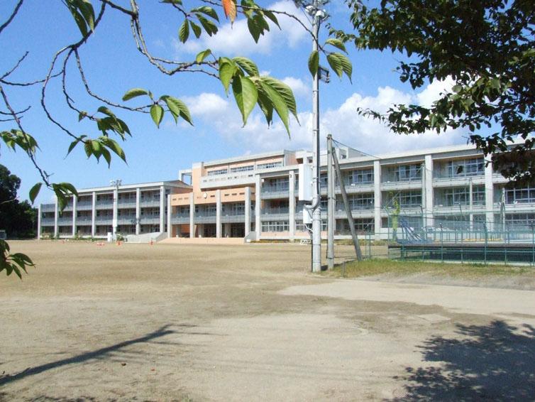 Primary school. 1111m to Sendai City Hirose Elementary School