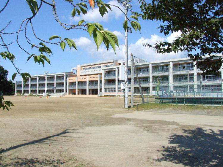 Primary school. Aiko until elementary school 2220m