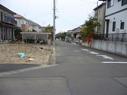 Local photos, including front road. Frontal road