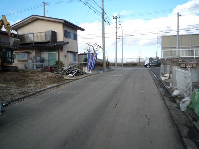 Local photos, including front road. Local (January 2014) Shooting