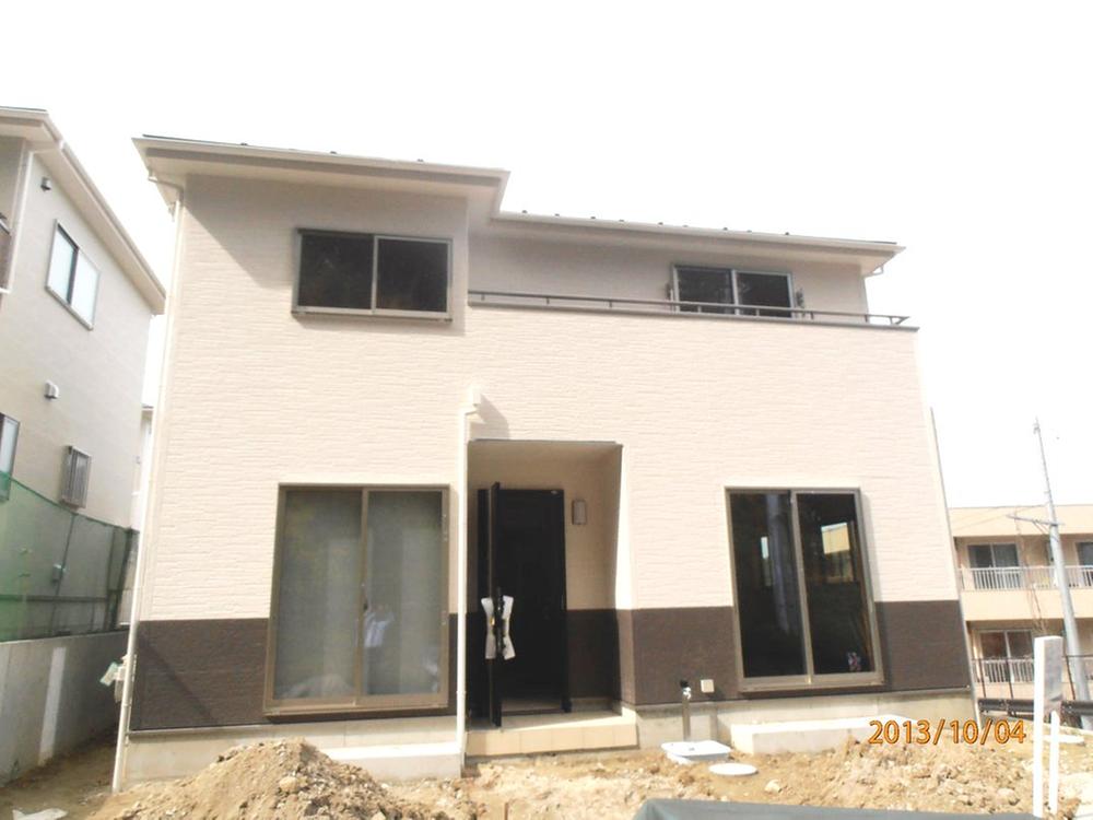 Local appearance photo. 26 Building