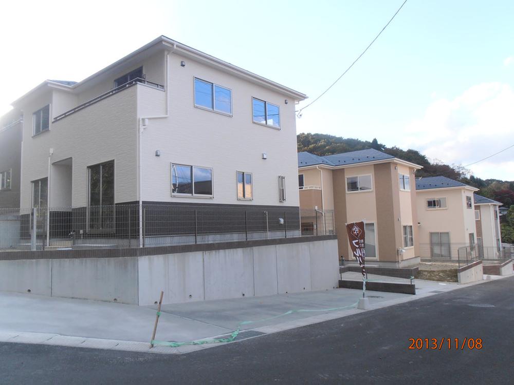 Local photos, including front road. Local (November 8, 2013) Shooting